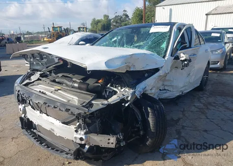 2021 Mercedes-Benz C 300 Sedan z USA, uszkodzony, nr VIN W1KWF8DB5MR647178